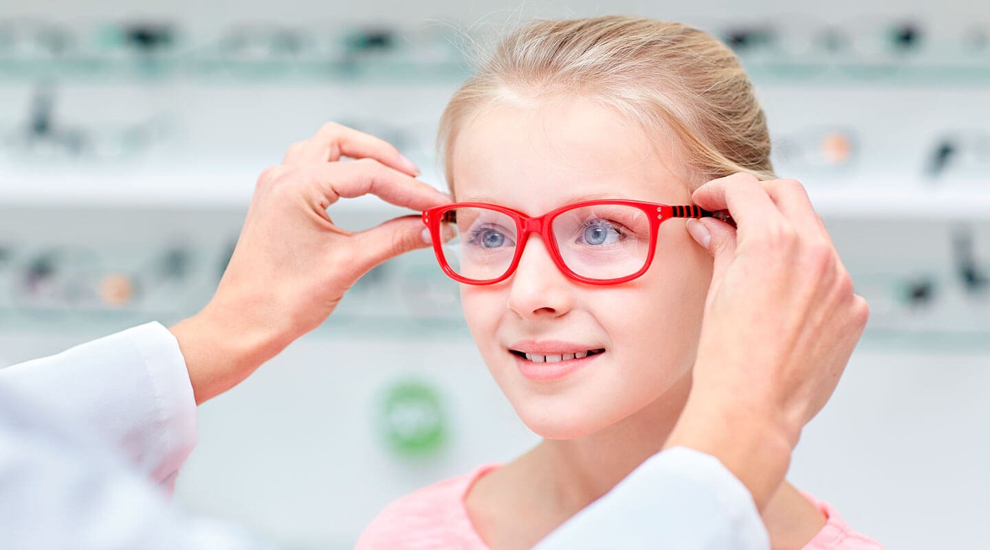 Adaptação de óculos para crianças